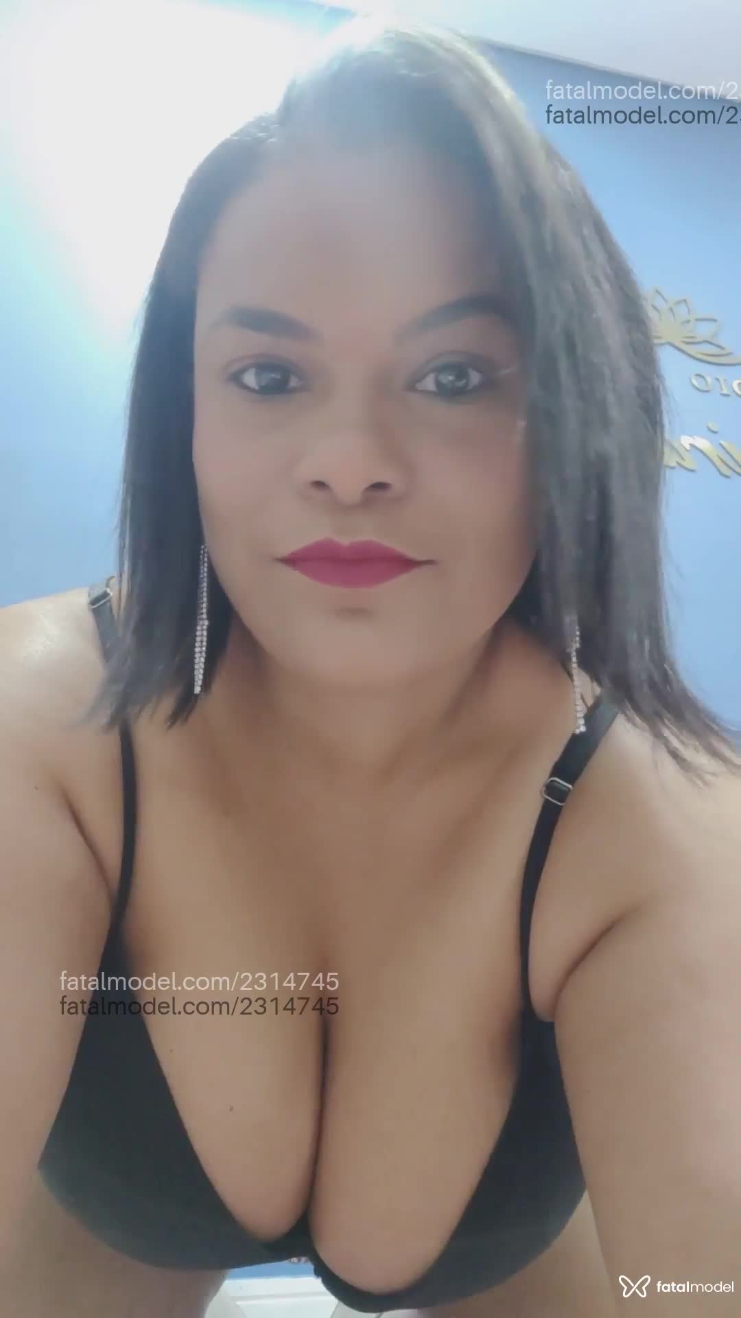 Acompanhante mulher morena (o) de olhos castanhos - Allana Acompanhante mulher morena (o) de olhos castanhos - Allana