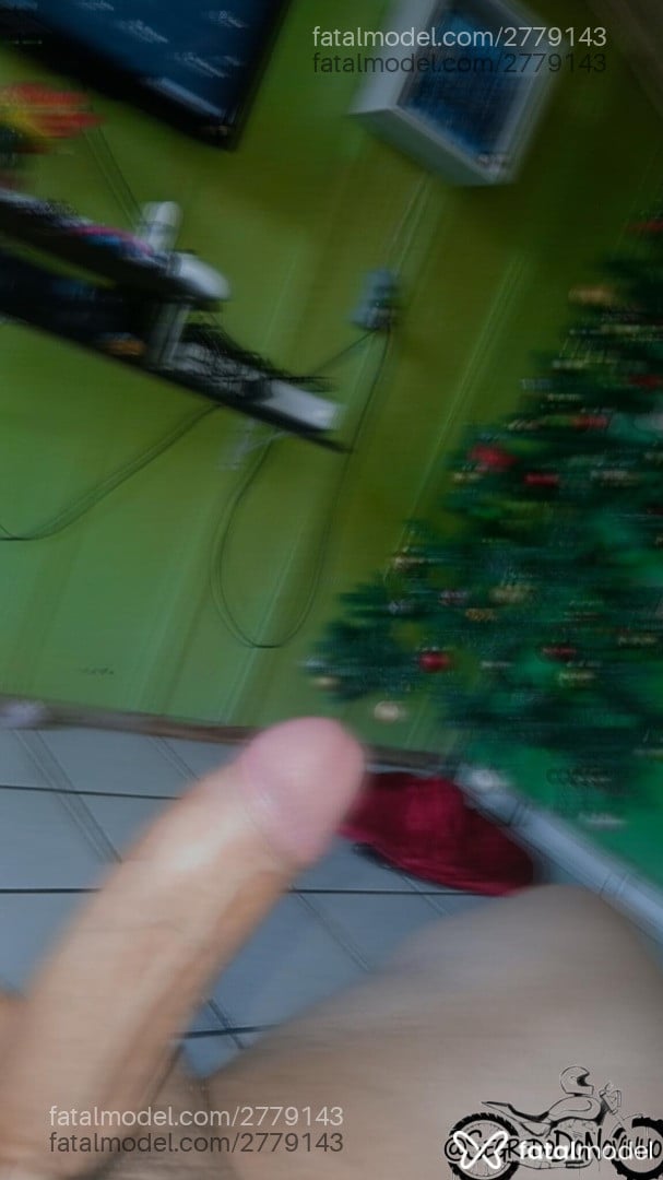 Acompanhante homem com cabelo castanho de olhos castanhos em Curitiba Acompanhante homem com cabelo castanho de olhos castanhos em Curitiba - Segredodonovinho