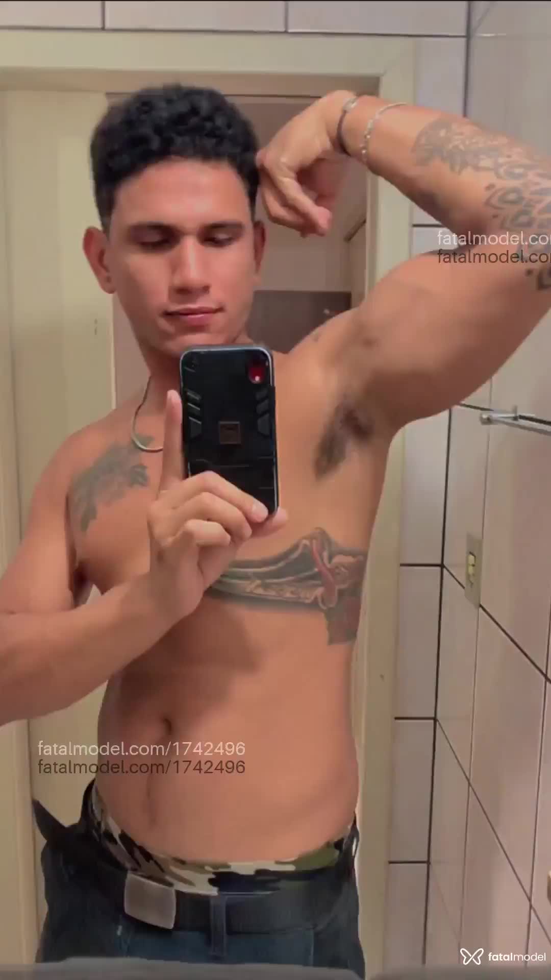 Acompanhante homem morena (o) de olhos pretos em Joinville Acompanhante homem morena (o) de olhos pretos em Joinville - Max Mou