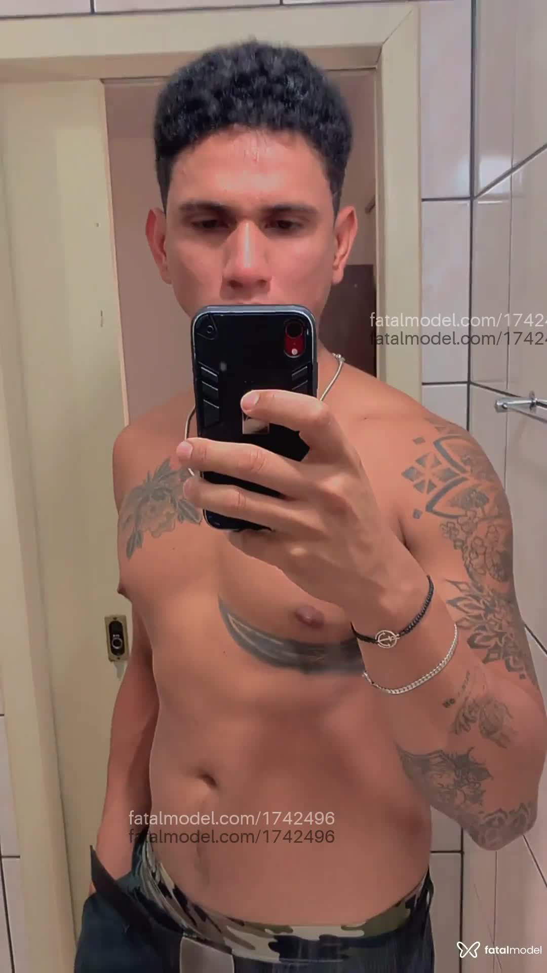 Acompanhante homem morena (o) de olhos pretos em Joinville Acompanhante homem morena (o) de olhos pretos em Joinville - Max Mou
