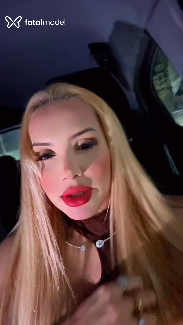 Acompanhante mulher loira (o) de olhos mel - Carine