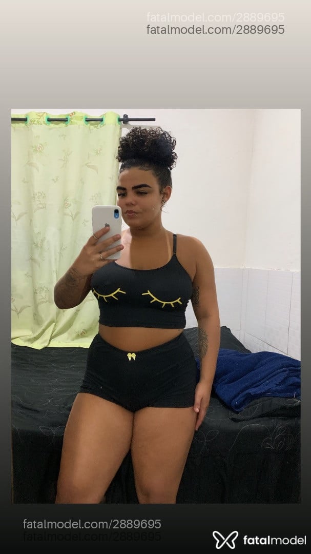 Acompanhante mulher morena (o) de olhos castanhos em Volta Redonda - Daffyni