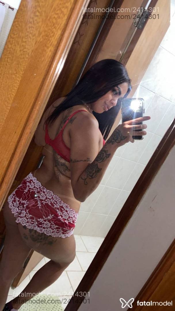 Acompanhante mulher ruiva (o) de olhos pretos - Jully
