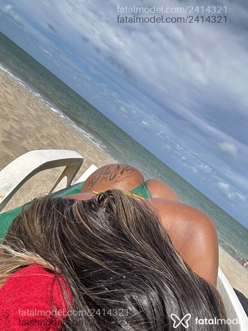Acompanhante mulher loira (o) de olhos castanhos - Heloa