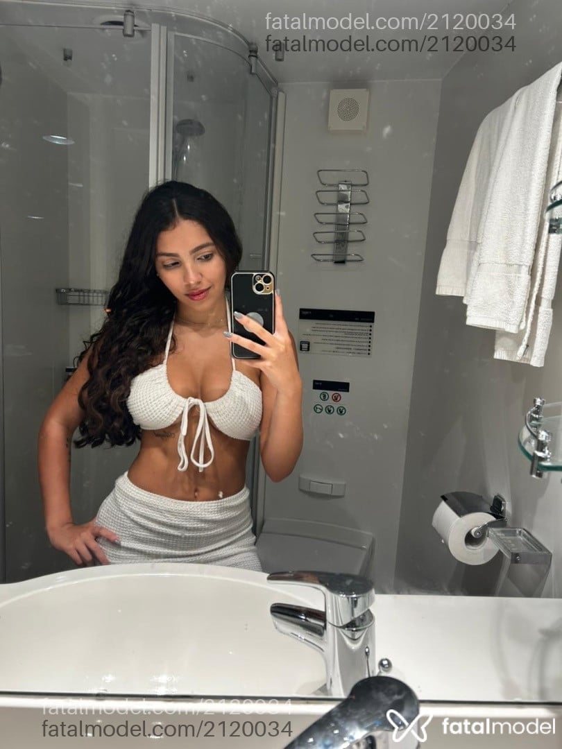 Acompanhante mulher com cabelo castanho de olhos pretos - Jade Silva Acompanhante mulher com cabelo castanho de olhos pretos - Jade Silva