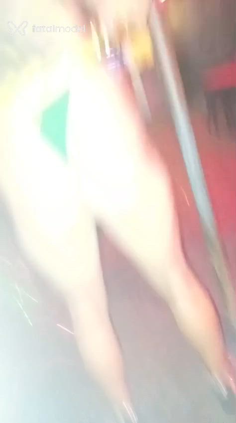 Acompanhante mulher morena (o) de olhos castanhos - Camila