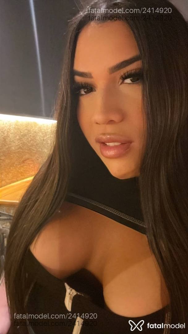 Acompanhante mulher trans morena (o) de olhos castanhos - Emilly Farias Acompanhante mulher trans morena (o) de olhos castanhos - Emilly Farias