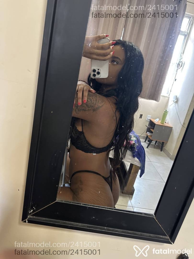 Acompanhante mulher com cabelo castanho de olhos castanhos - Vic Alves