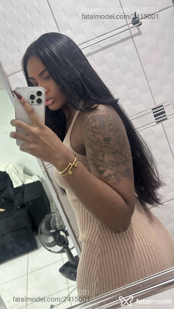 Acompanhante mulher com cabelo castanho de olhos castanhos - Vic Alves