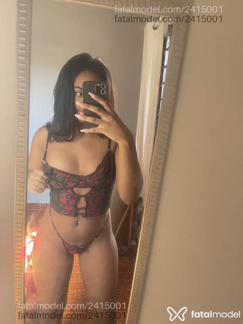Acompanhante mulher com cabelo castanho de olhos castanhos - Vic Alves