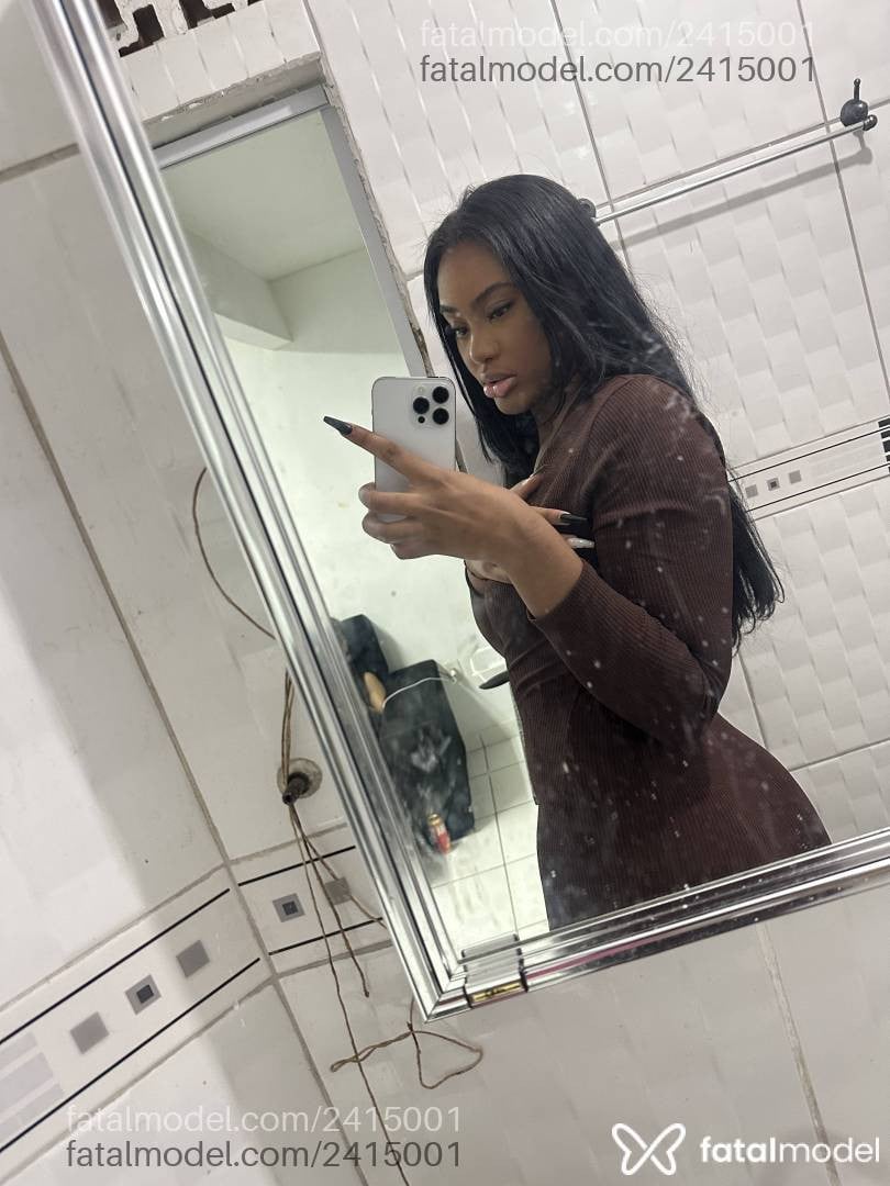 Acompanhante mulher com cabelo castanho de olhos castanhos - Vic Alves