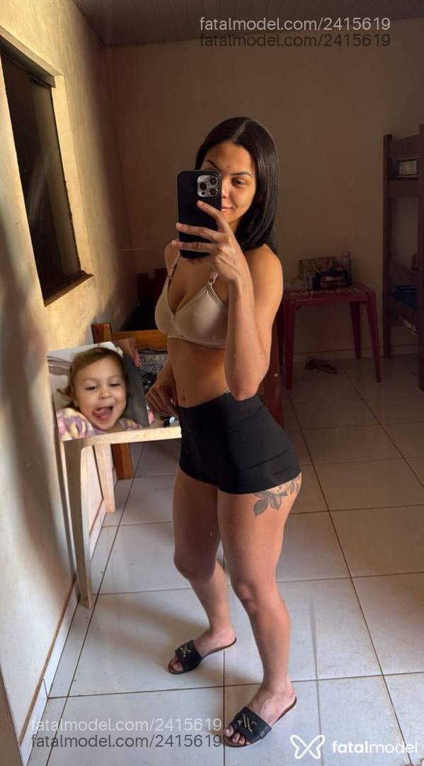 Acompanhante mulher morena (o) de olhos pretos - Samira