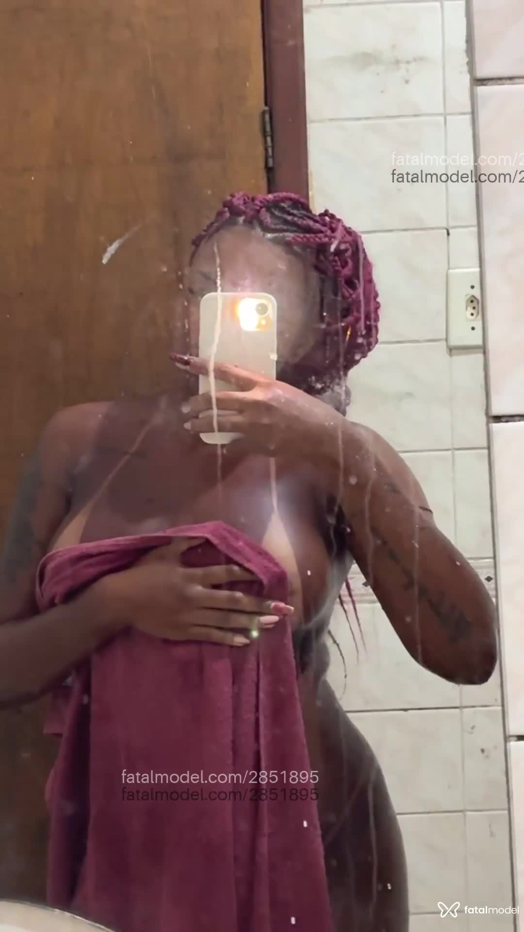Acompanhante mulher morena (o) de olhos castanhos em Virtual Acompanhante mulher morena (o) de olhos castanhos em Virtual - Ineex