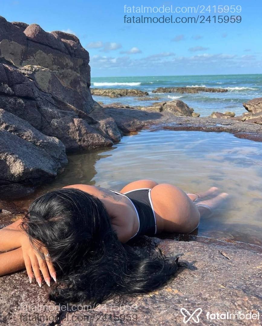 Acompanhante mulher com cabelo castanho de olhos castanhos - Larissa