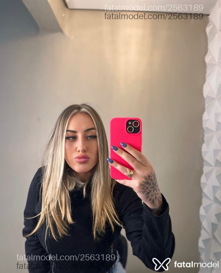Acompanhante mulher loira (o) de olhos azuis em São Paulo Acompanhante mulher loira (o) de olhos azuis em São Paulo - Rafaela