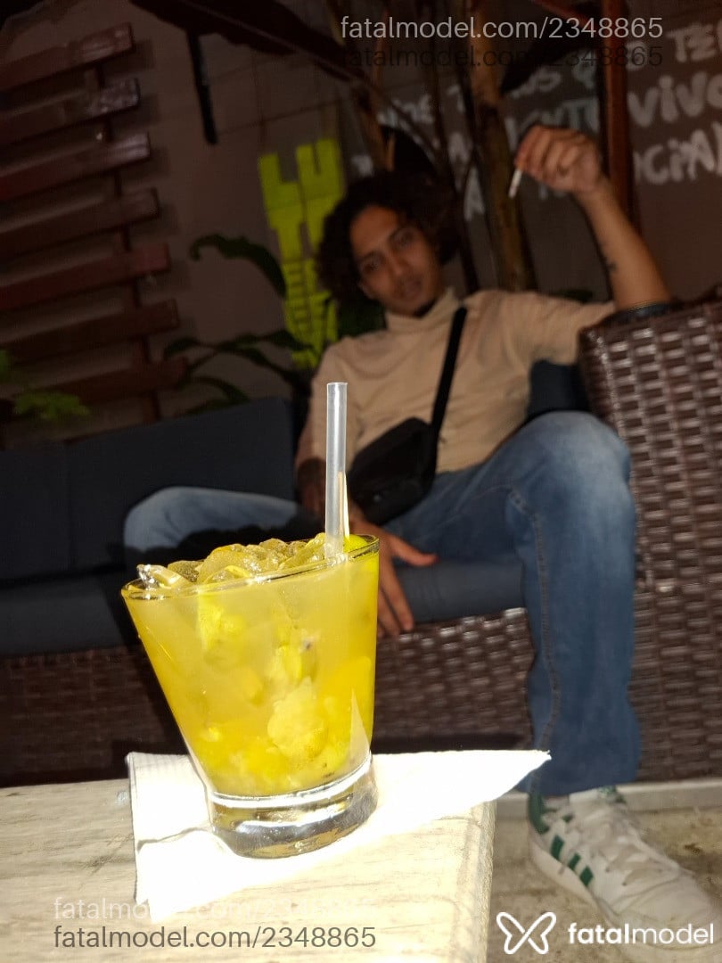 Acompanhante homem morena (o) de olhos castanhos em Porto Alegre - Castro