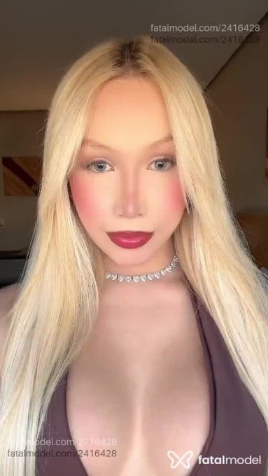 Acompanhante mulher trans loira (o) de olhos castanhos em Balneário Camboriú Acompanhante mulher trans loira (o) de olhos castanhos em Balneário Camboriú - Nicole Almeida