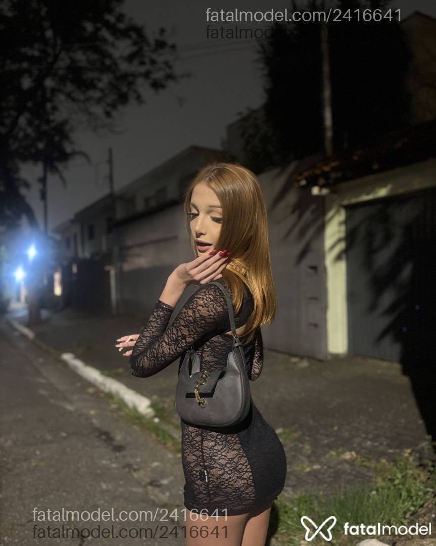 Acompanhante mulher trans loira (o) de olhos castanhos - Belinha