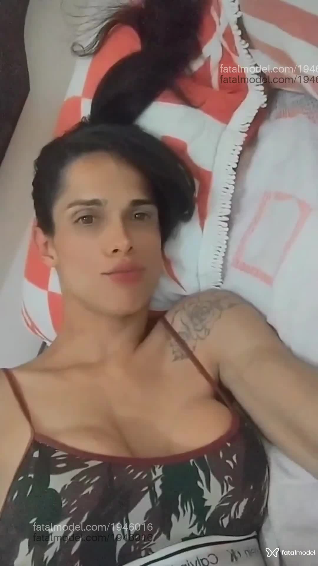 Acompanhante mulher trans com cabelo castanho de olhos castanhos em Betim - Flávia TransBetim