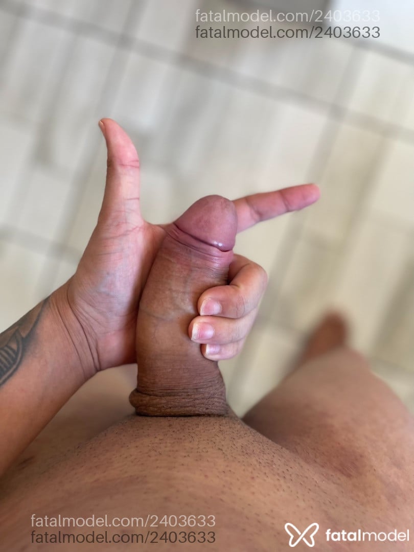 Acompanhante mulher trans com cabelo castanho de olhos castanhos - Priih