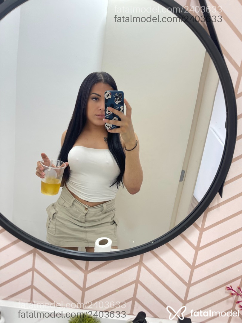 Acompanhante mulher trans com cabelo castanho de olhos castanhos - Priih Acompanhante mulher trans com cabelo castanho de olhos castanhos - Priih