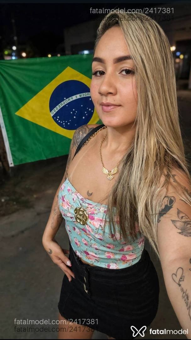 Acompanhante mulher com cabelo castanho de olhos castanhos - Carla