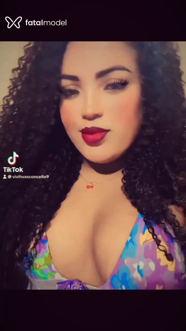 Acompanhante mulher morena (o) de olhos verdes - Vitória Freitas
