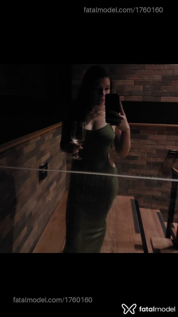 Acompanhante mulher com cabelo castanho de olhos verdes em Florianópolis - Luiza