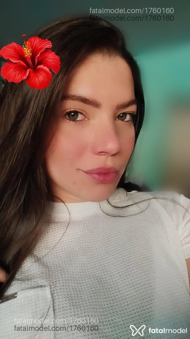 Acompanhante mulher com cabelo castanho de olhos verdes em Florianópolis - Luiza