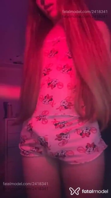 Acompanhante mulher trans loira (o) de olhos castanhos - Bela Blonde