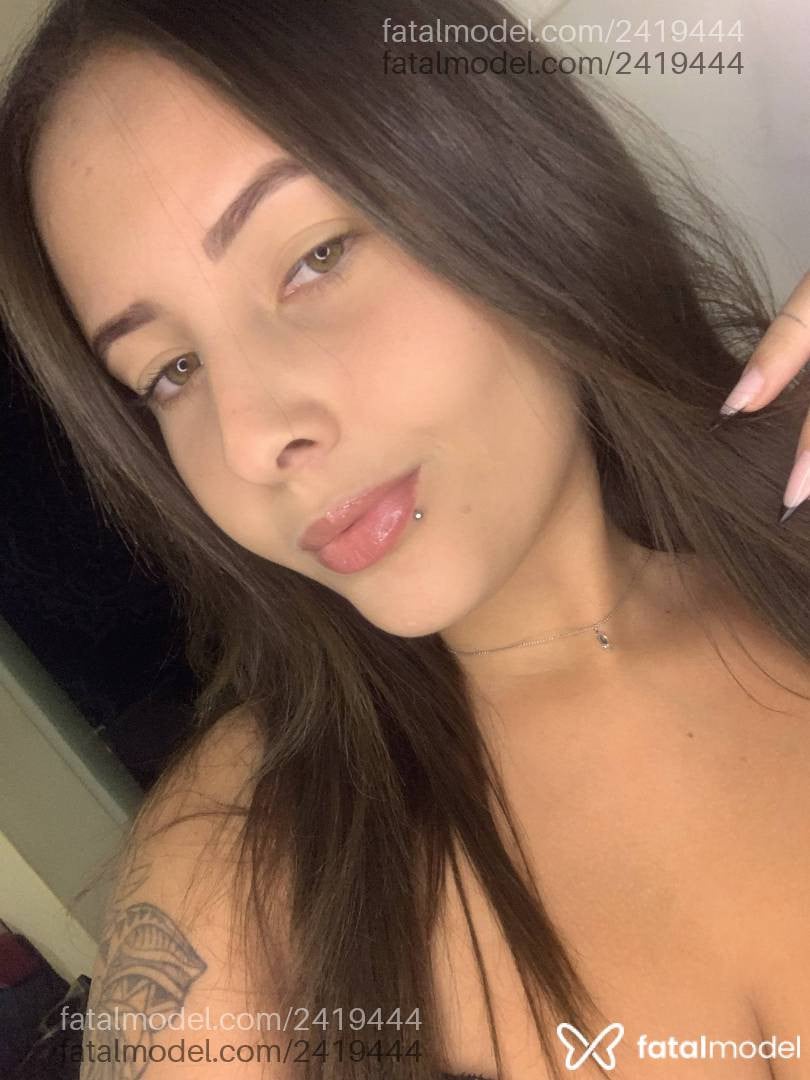 Acompanhante mulher com cabelo castanho de olhos mel - Isa Gomes