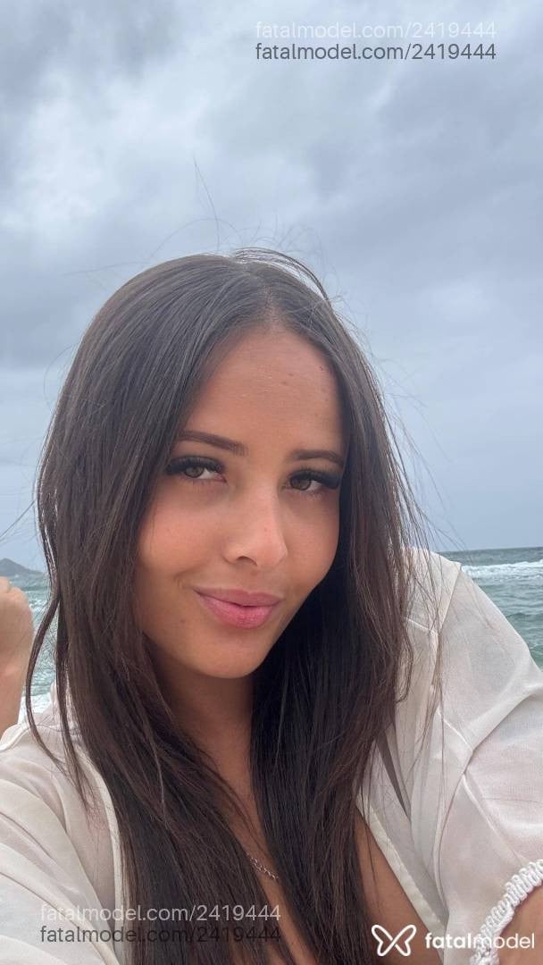 Acompanhante mulher com cabelo castanho de olhos mel - Isa Gomes