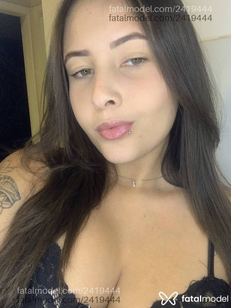 Acompanhante mulher com cabelo castanho de olhos mel - Isa Gomes