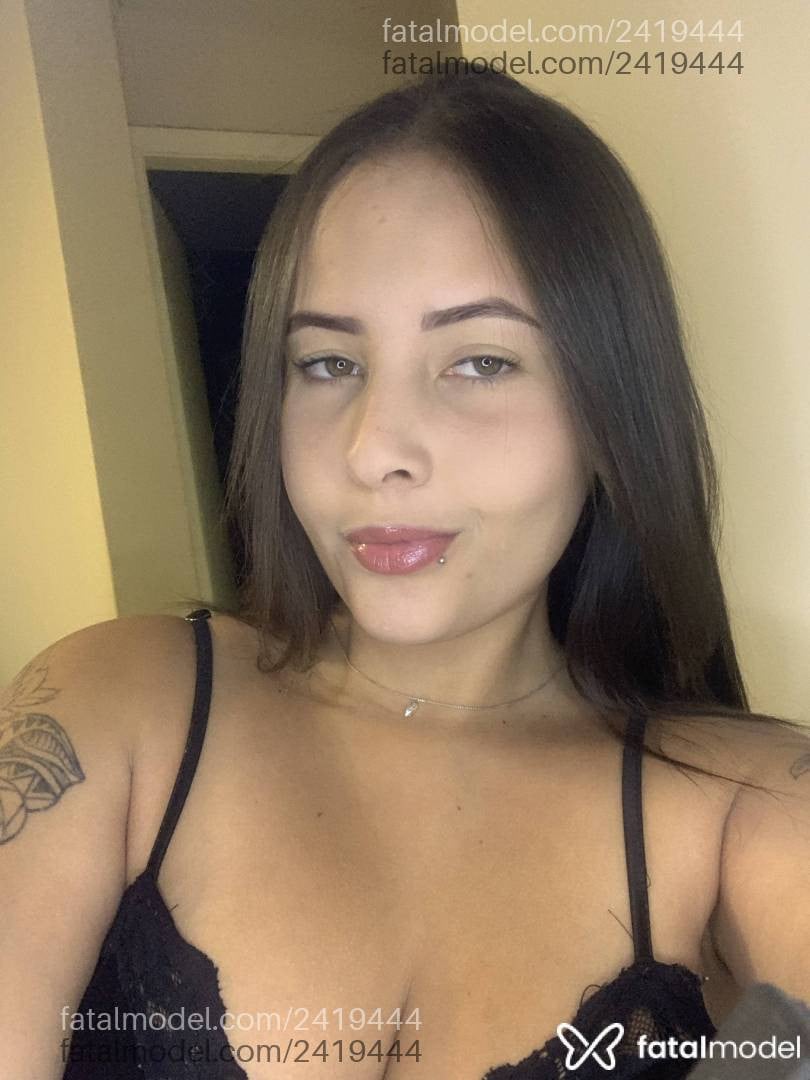 Acompanhante mulher com cabelo castanho de olhos mel - Isa Gomes