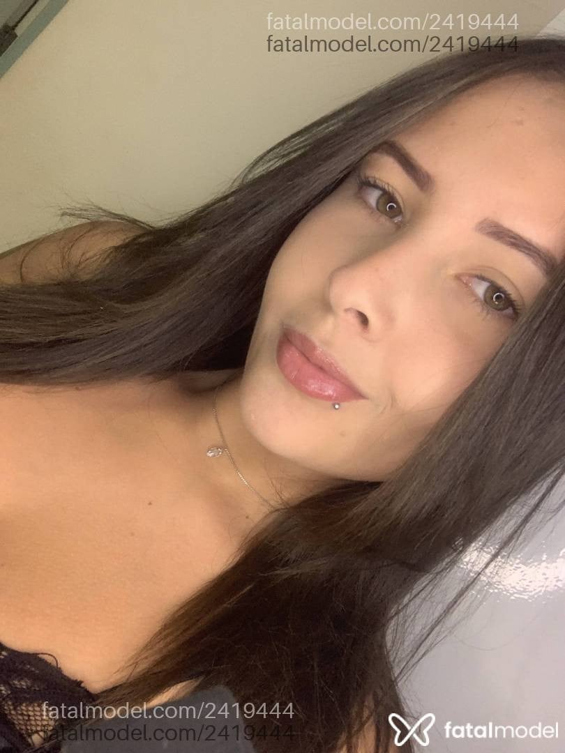 Acompanhante mulher com cabelo castanho de olhos mel - Isa Gomes