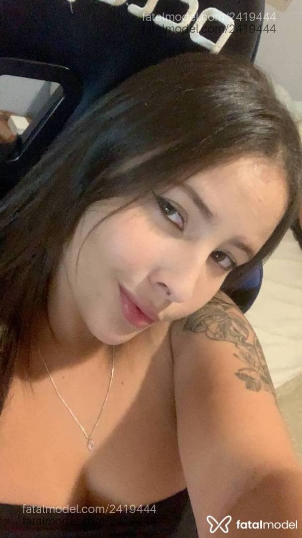 Acompanhante mulher com cabelo castanho de olhos mel - Isa Gomes