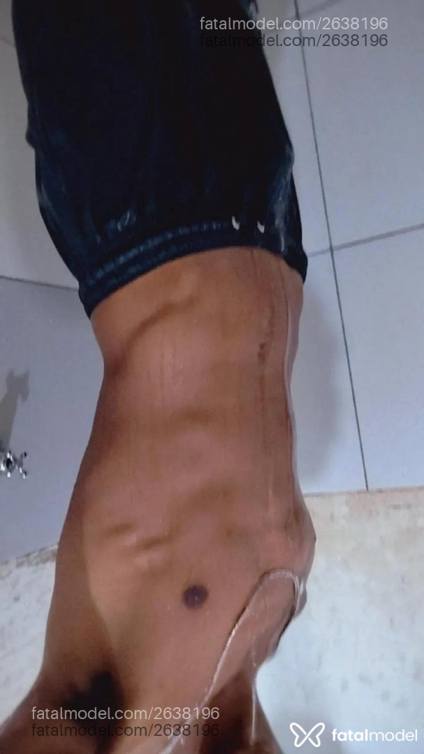 Acompanhante homem morena (o) de olhos castanhos em Maringá - Iian
