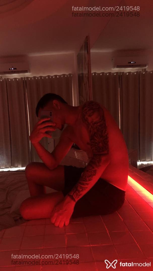 Acompanhante homem morena (o) de olhos pretos - Lucas