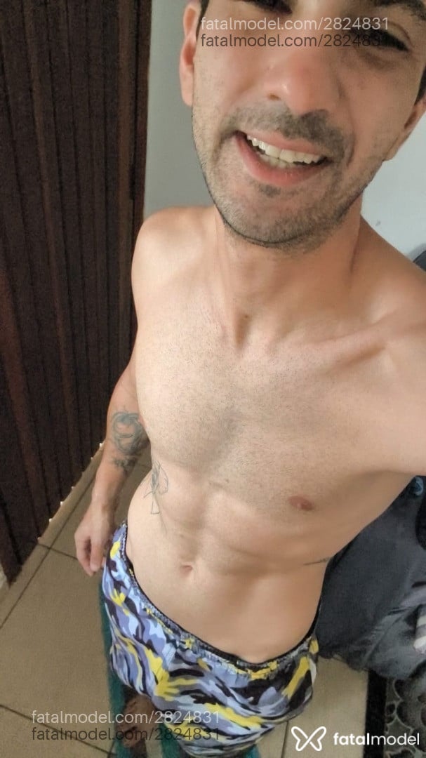 Acompanhante homem com cabelo castanho de olhos castanhos em Virtual - Junior Soares