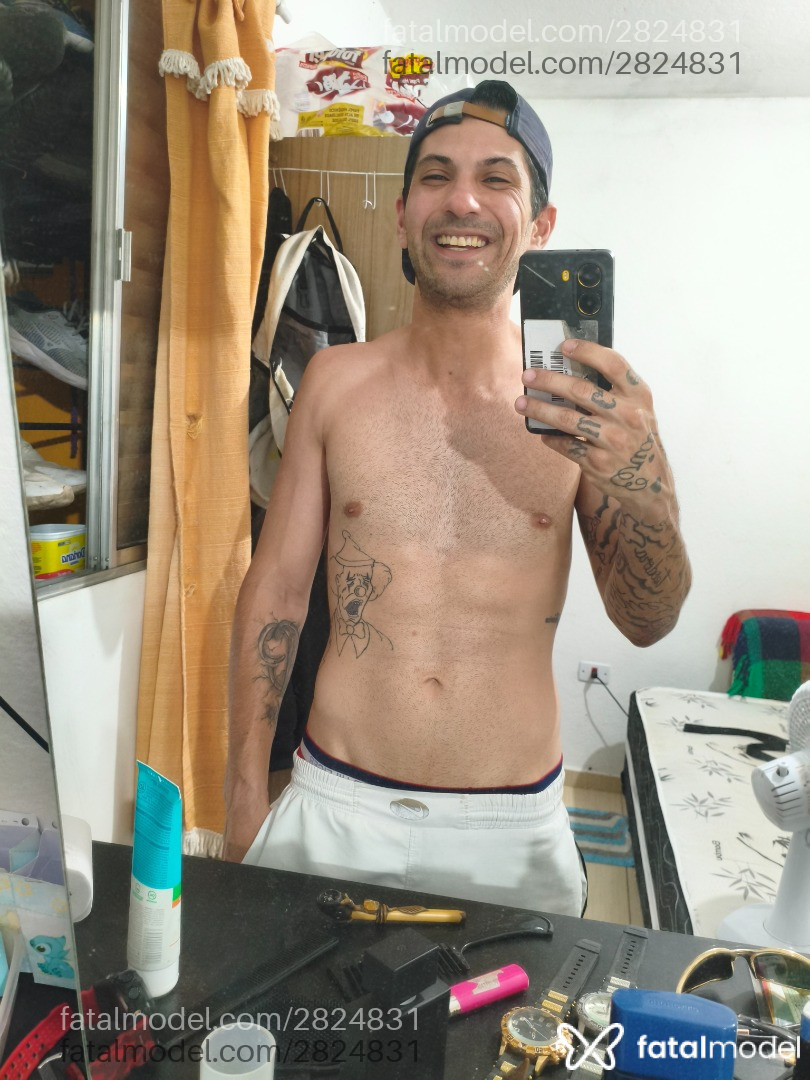 Acompanhante homem com cabelo castanho de olhos castanhos em Virtual - Junior Soares