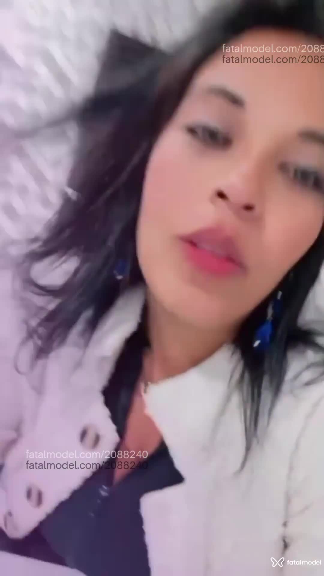 Acompanhante mulher morena (o) de olhos pretos - Ruti Acompanhante mulher morena (o) de olhos pretos - Ruti
