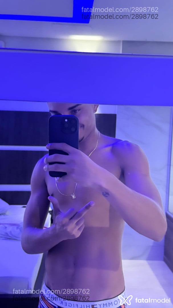 Acompanhante homem morena (o) de olhos mel em Rio de Janeiro - Jonathan