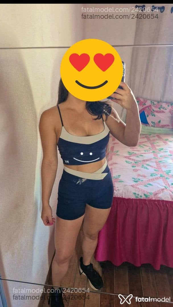 Acompanhante mulher com cabelo castanho de olhos castanhos - Beatris