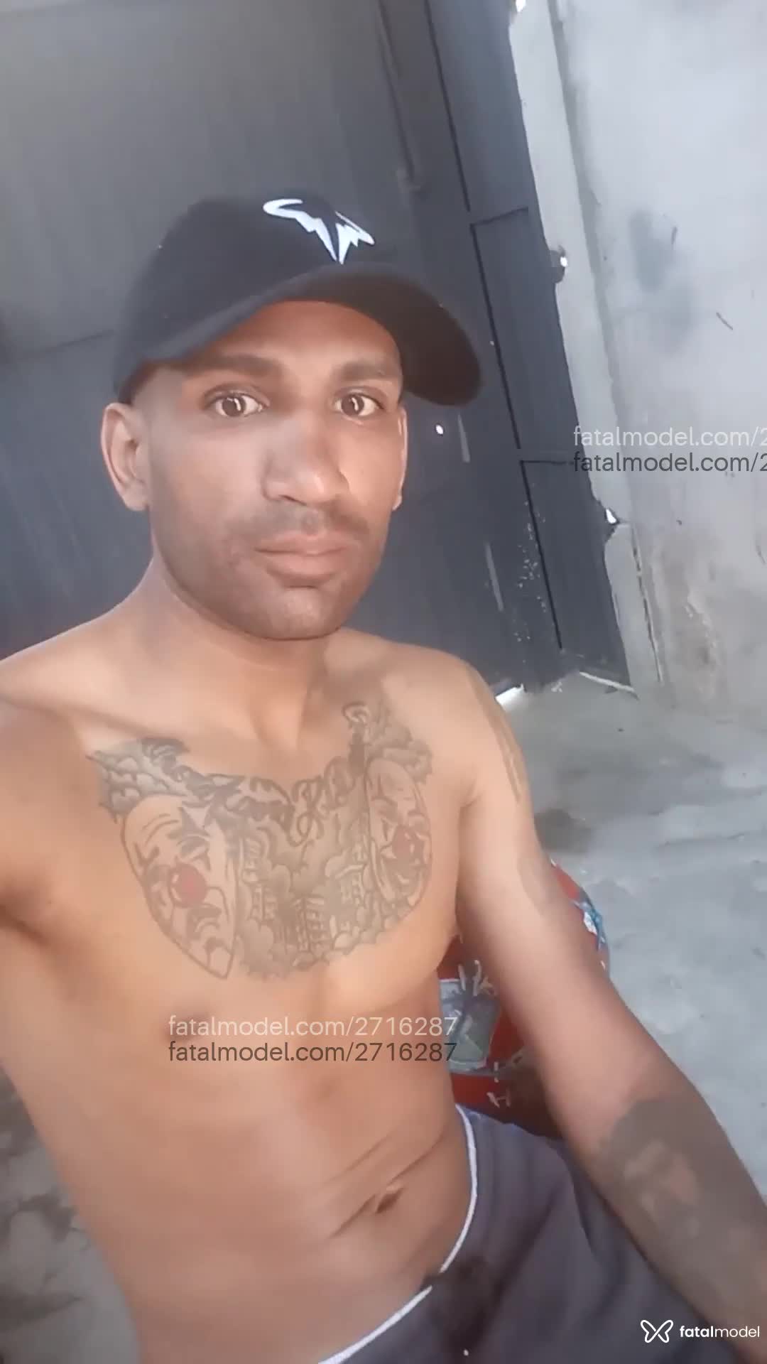 Acompanhante homem sem cabelo de olhos castanhos em São Paulo - Cleiton