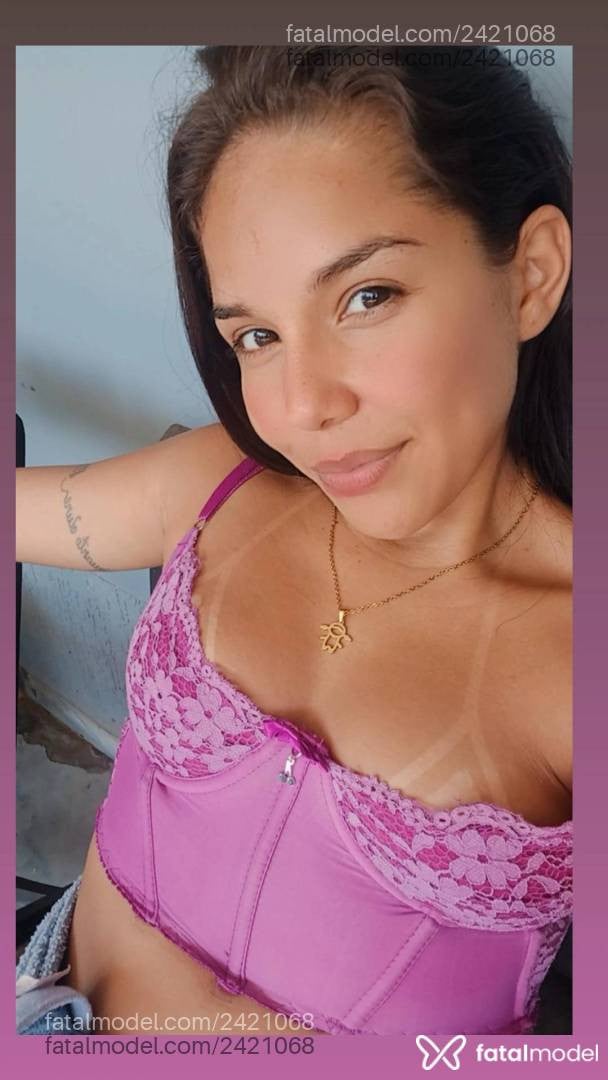 Acompanhante mulher morena (o) de olhos castanhos - Emilly