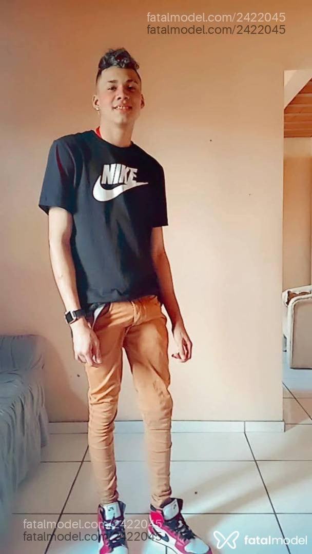 Acompanhante homem com cabelo castanho de olhos castanhos em Seberi Acompanhante homem com cabelo castanho de olhos castanhos em Seberi - Sebastião
