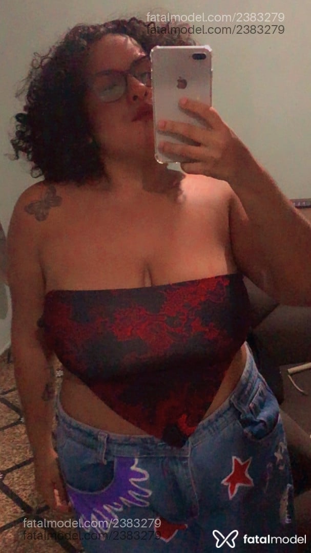 Acompanhante mulher com cabelo castanho de olhos castanhos - Luna Acompanhante mulher com cabelo castanho de olhos castanhos - Luna