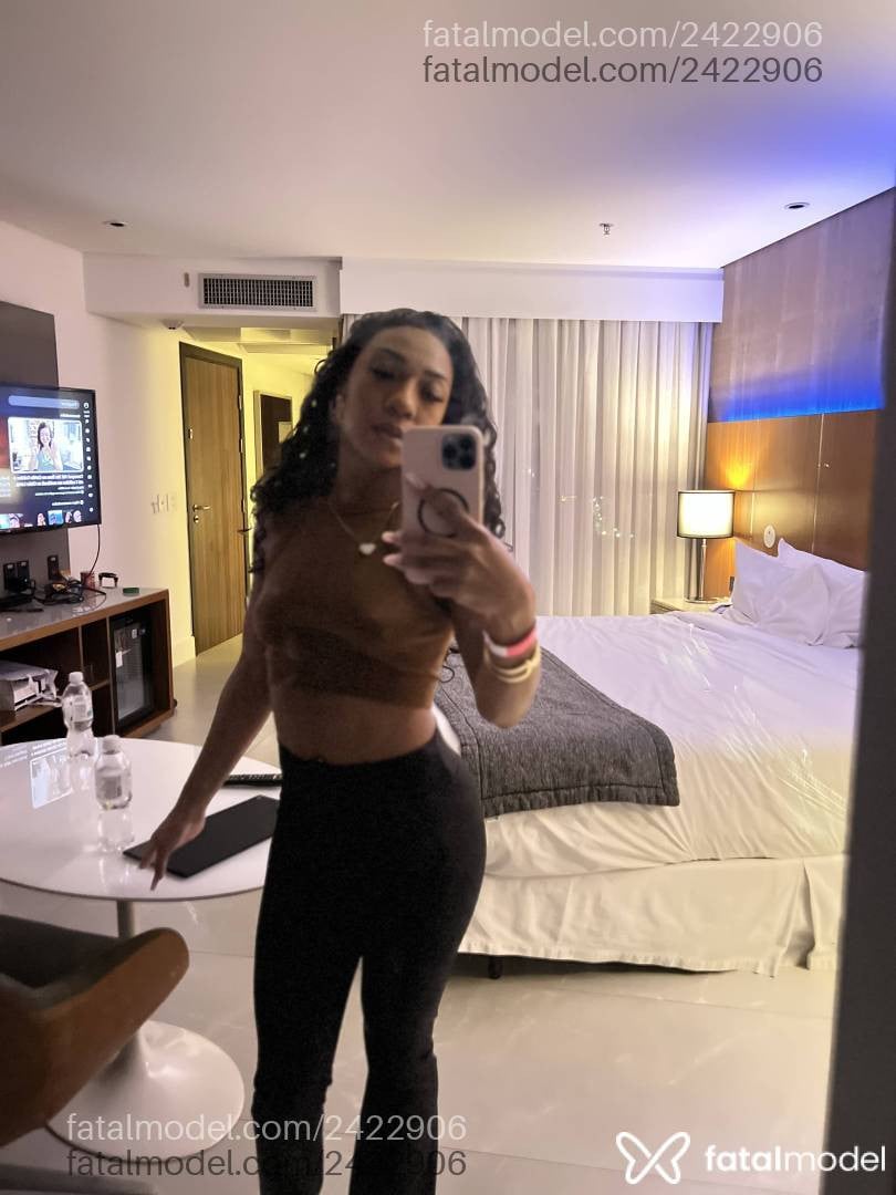 Acompanhante mulher com cabelo castanho de olhos castanhos - Fernanda Voazin