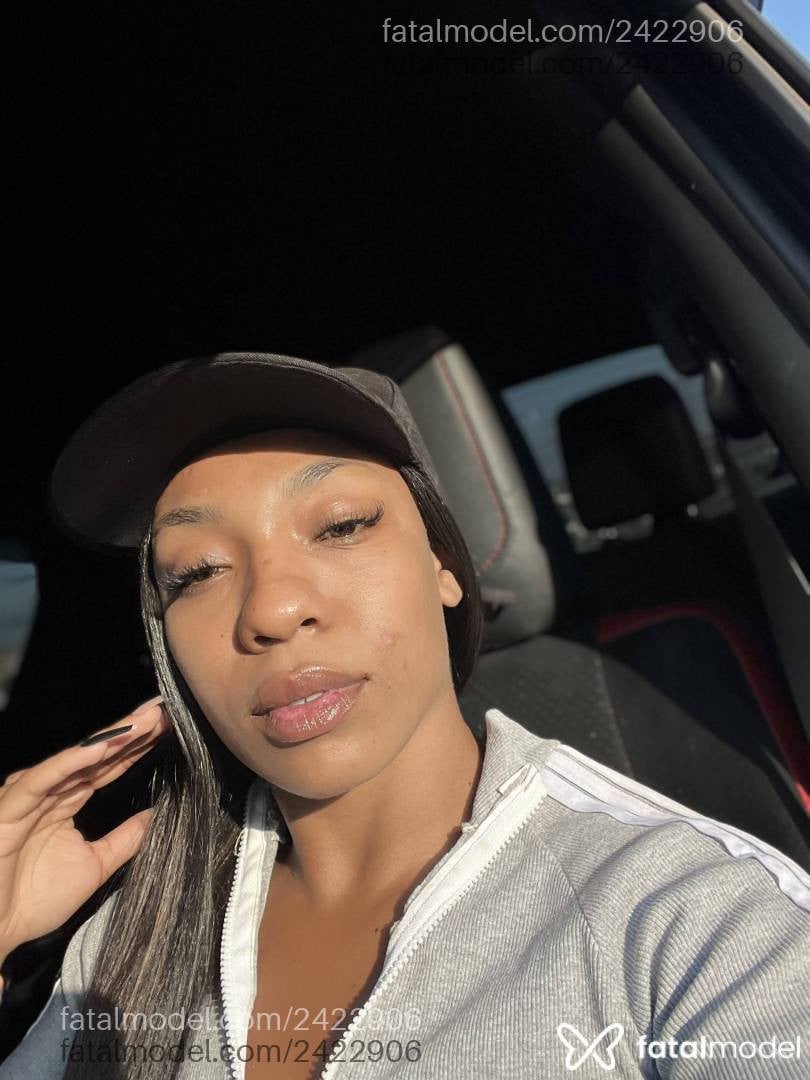 Acompanhante mulher com cabelo castanho de olhos castanhos - Fernanda Voazin