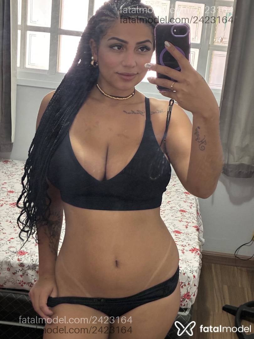 Acompanhante mulher morena (o) de olhos pretos - Samantha